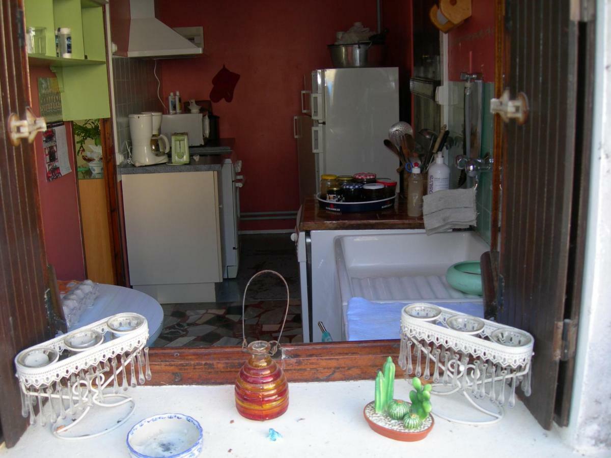 Sous La Glycine Bed & Breakfast Mielan Bagian luar foto
