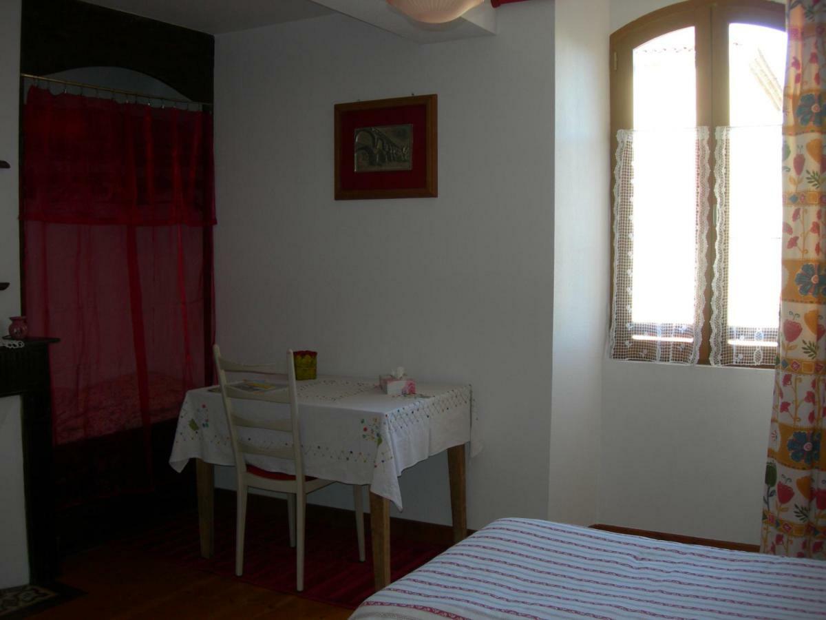 Sous La Glycine Bed & Breakfast Mielan Bagian luar foto